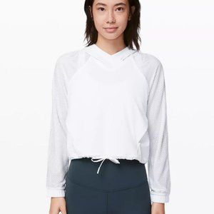 Lululemon Catch a Breeze cropped mesh-sleeve pullover hoodie